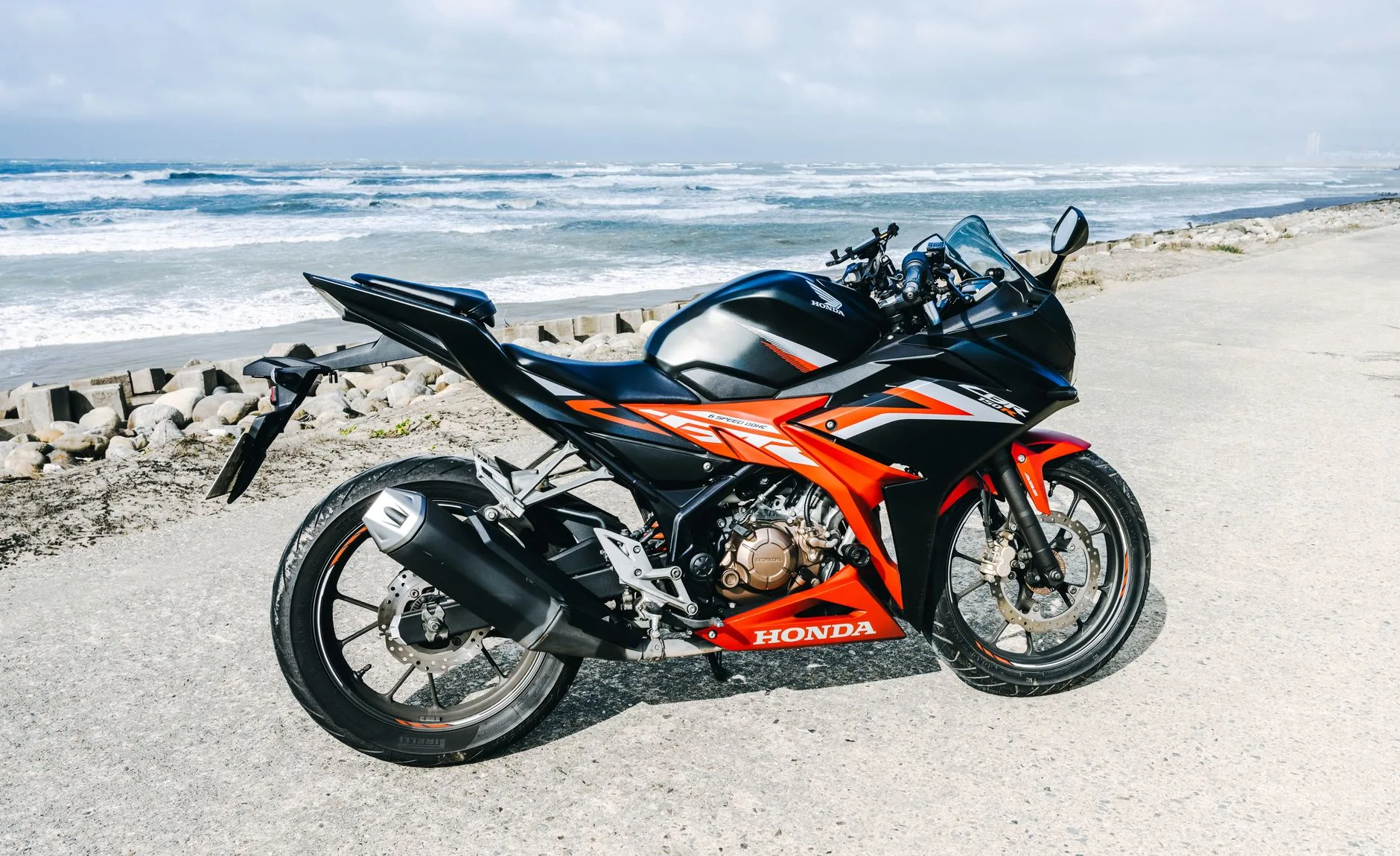 Perbandingan Honda Vario dan PCX