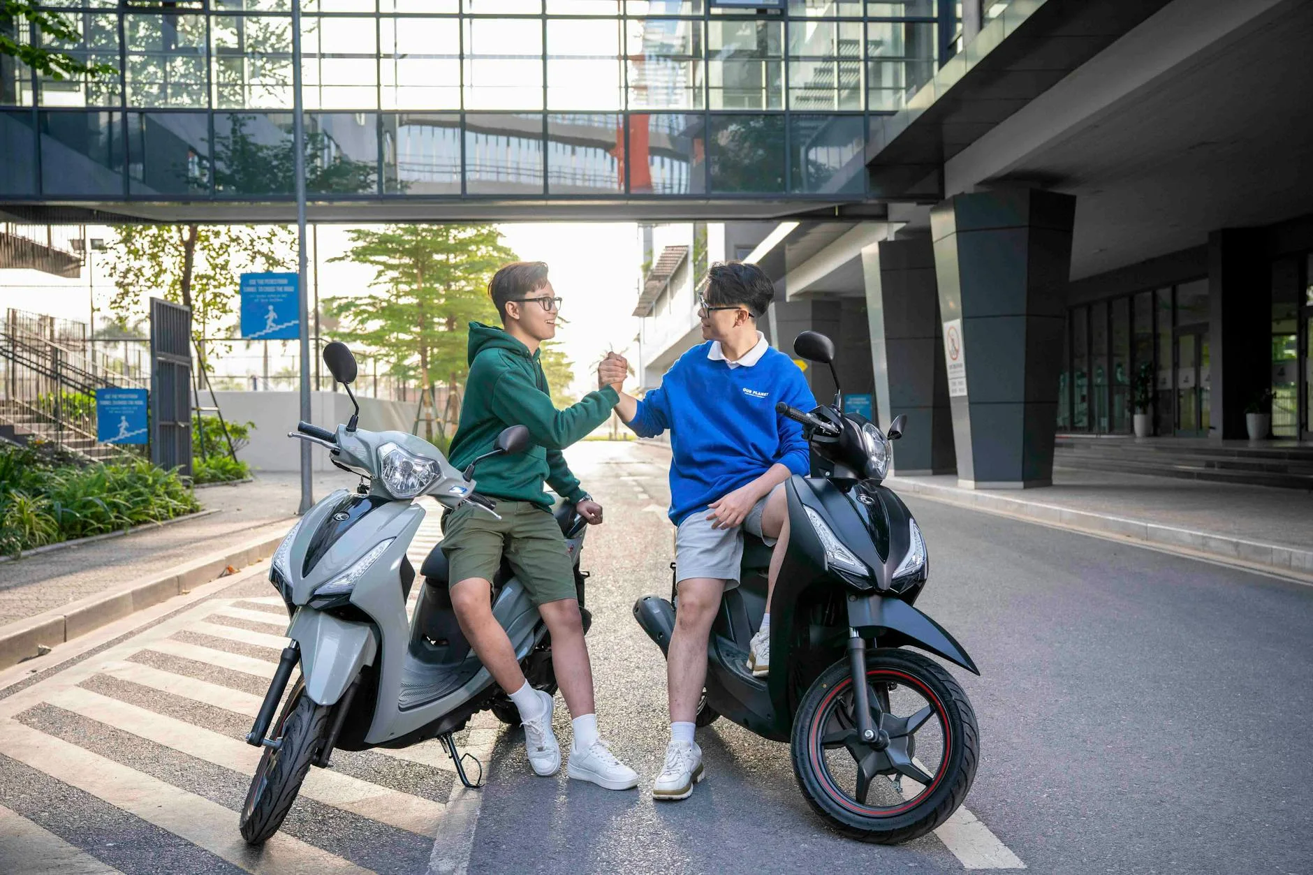 Honda Beat vs Genio perbandingan spesifikasi dan harga
